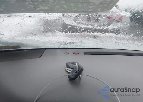 2005 Toyota Camry Le z USA, uszkodzony, nr VIN 4T1BE32K85U102670